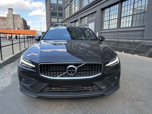 Certified 2025 Volvo V60 B5 Cross Country Plus image 1