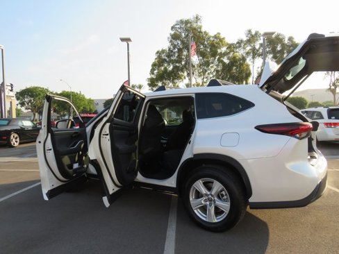 New 2025 Toyota Highlander LE image 21