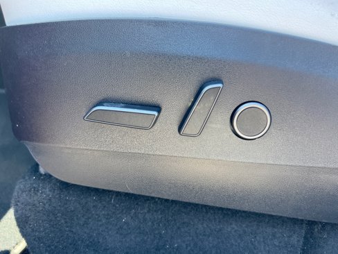 Used 2021 Tesla Model Y Long Range image 25