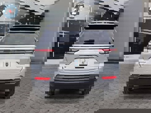 Used 2024 Jeep Grand Cherokee Altitude image 4