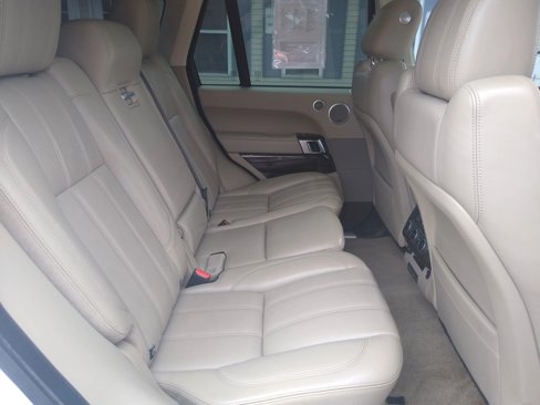 Used 2016 Land Rover Range Rover HSE image 17