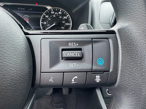 Used 2023 Nissan Rogue SV image 16