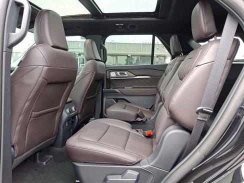 Used 2025 Ford Explorer Platinum w/ Ultimate Package image 10