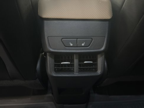 Used 2025 Chevrolet Equinox ACTIV w/ Convenience Package III image 18