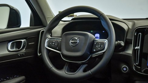 Certified 2025 Volvo XC40 B5 Plus w/ Climate Package image 13