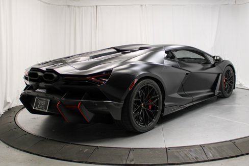 Used 2025 Lamborghini Revuelto image 5
