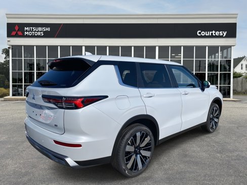 New 2025 Mitsubishi Outlander SE image 3
