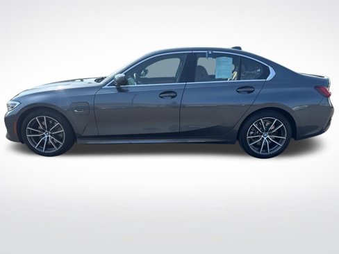 Used 2022 BMW 330e xDrive w/ Driving Assistance Package image 4
