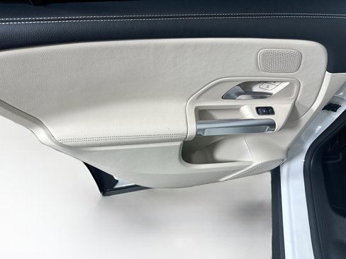 Used 2025 Mercedes-Benz GLB 250 image 25