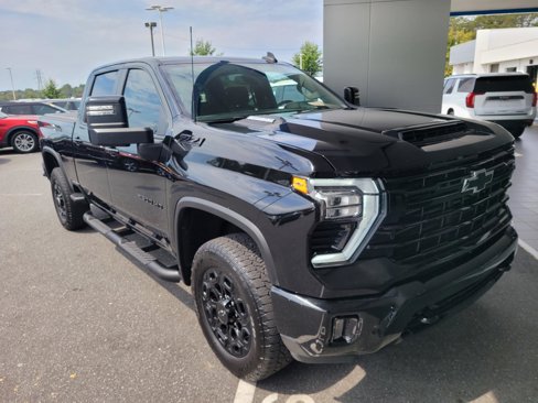 Used 2024 Chevrolet Silverado 2500 LT w/ Midnight Edition image 4
