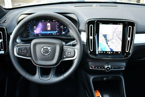 Used 2025 Volvo XC40 B5 Core image 46