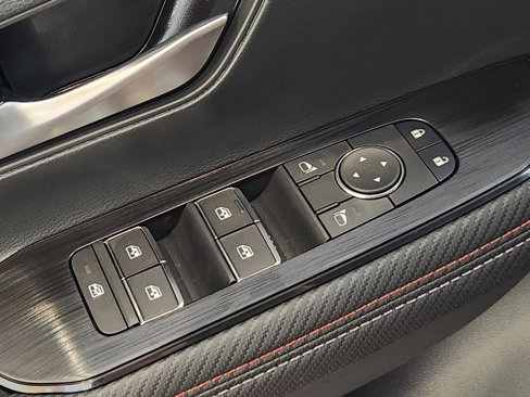New 2026 Nissan Kicks SR w/ Cold Weather Package image 16