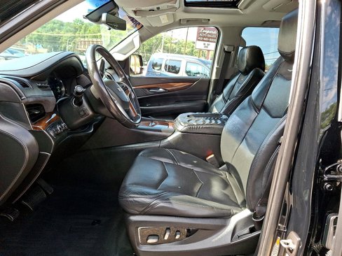Used 2018 Cadillac Escalade Luxury image 16