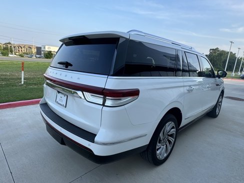 Used 2023 Lincoln Navigator L Reserve image 5