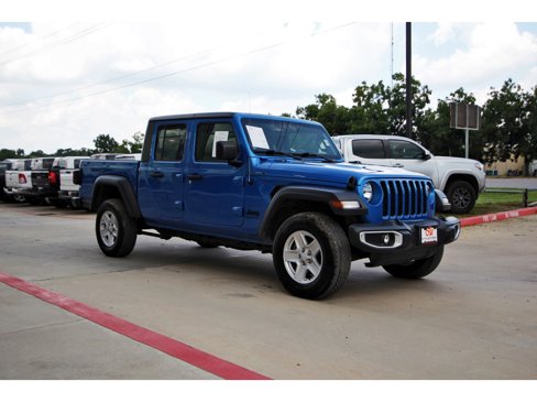 Used 2023 Jeep Gladiator Sport image 2