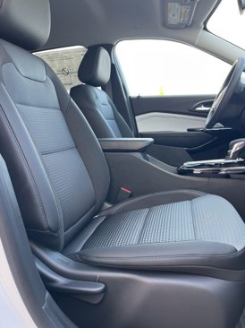 New 2025 Chevrolet Trax LT w/ LPO, Blackout Package image 9