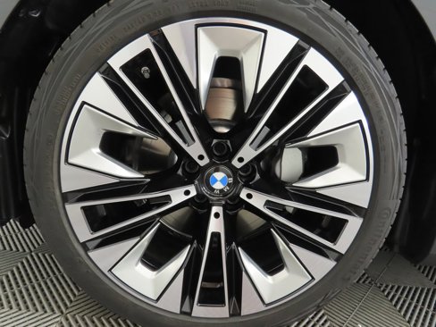 Used 2025 BMW 530i w/ Premium Package image 30