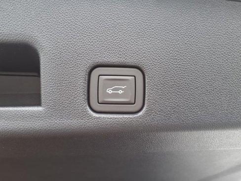 New 2025 Chevrolet Traverse LT w/ Sun and Wheel Package image 11