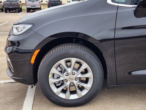 New 2025 Chrysler Pacifica Select image 5