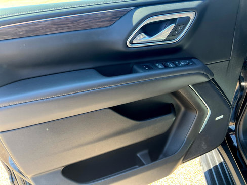 Used 2023 Chevrolet Tahoe LT w/ Luxury Package image 12