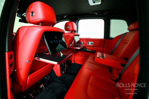 New 2025 Rolls-Royce Cullinan Black Badge image 19