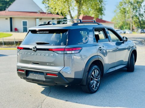 Used 2022 Nissan Pathfinder SV image 4