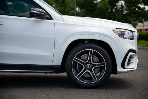 Used 2025 Mercedes-Benz GLS 450 4MATIC image 7