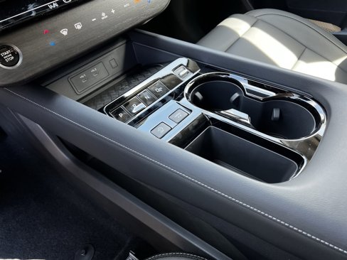 New 2025 Nissan Murano SV image 24
