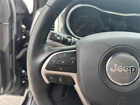 Used 2020 Jeep Grand Cherokee Altitude image 18