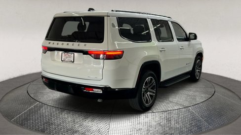 Used 2024 Jeep Wagoneer Series II w/ Flexible Seating Group image 8