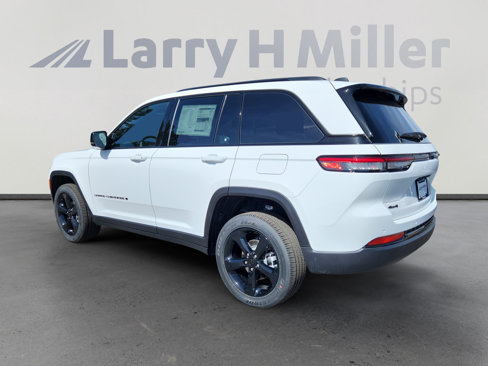 New 2025 Jeep Grand Cherokee Altitude image 3