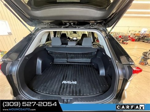 Used 2021 Toyota RAV4 LE image 9