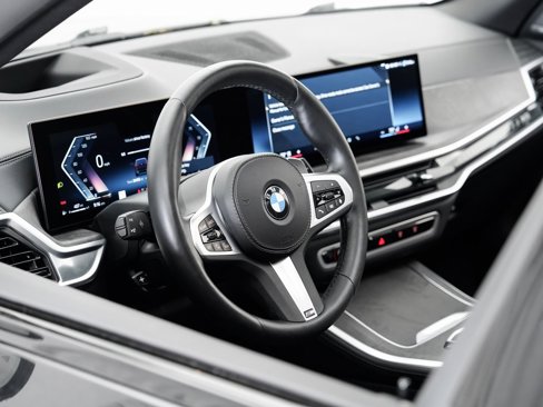 Used 2025 BMW X5 xDrive40i w/ M Sport Package image 9
