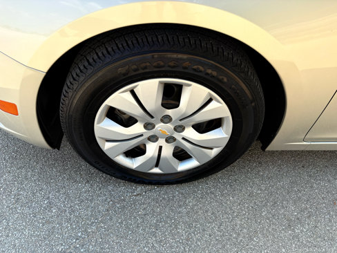 Used 2014 Chevrolet Cruze LS image 38