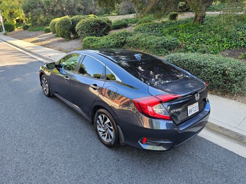 Used 2018 Honda Civic EX image 6