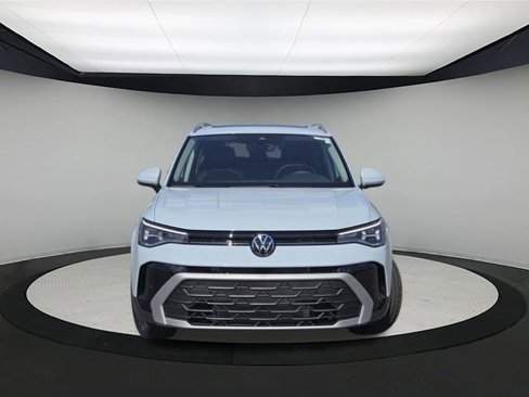 New 2025 Volkswagen Taos SE image 2