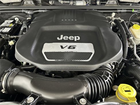 Used 2017 Jeep Wrangler Unlimited Sahara w/ Connectivity Group image 31