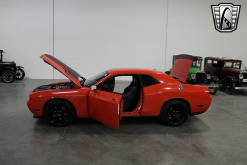 Used 2009 Dodge Challenger SRT8 image 7