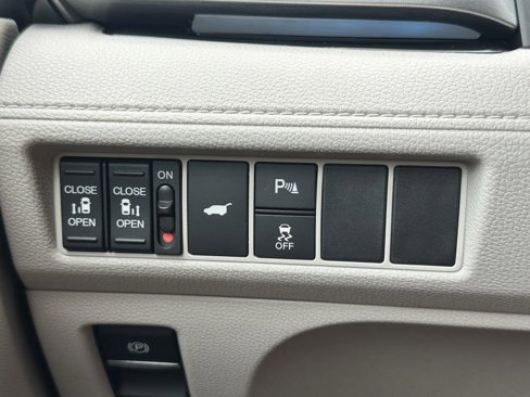 New 2026 Honda Odyssey Touring image 18