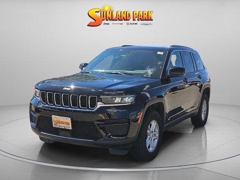 Used 2025 Jeep Grand Cherokee Laredo w/ Luxury Tech Group I image 2