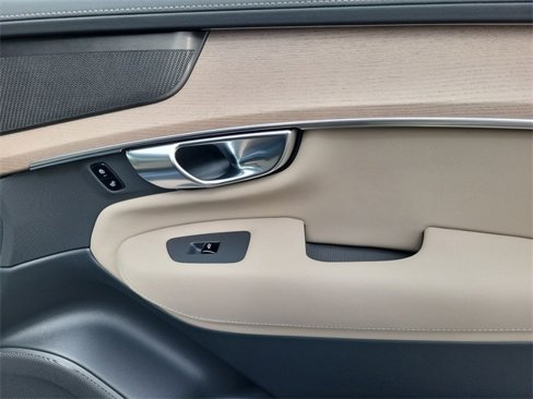 New 2026 Volvo XC90 B5 Plus image 18