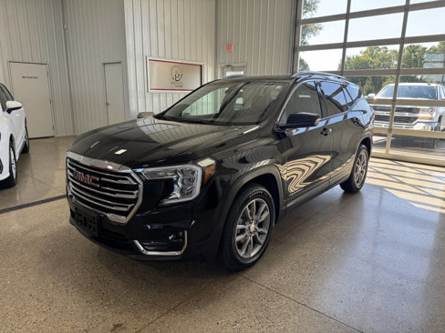 Used 2024 GMC Terrain SLT image 4