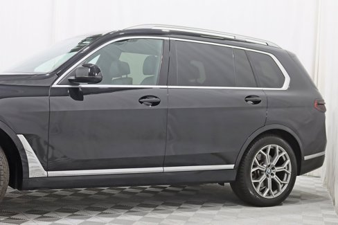 Used 2024 BMW X7 xDrive40i w/ Executive Package image 3