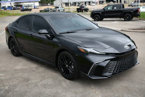 Used 2025 Toyota Camry SE image 8