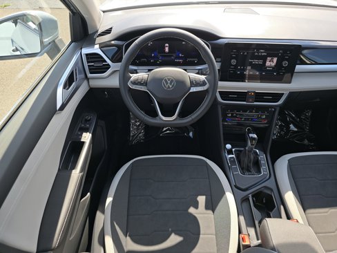 New 2025 Volkswagen Taos SE image 18