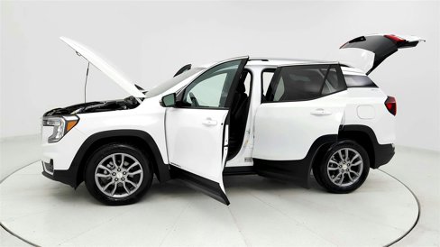 Used 2024 GMC Terrain SLT image 9