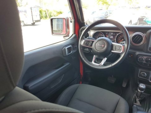 Used 2018 Jeep Wrangler Unlimited Sahara image 12
