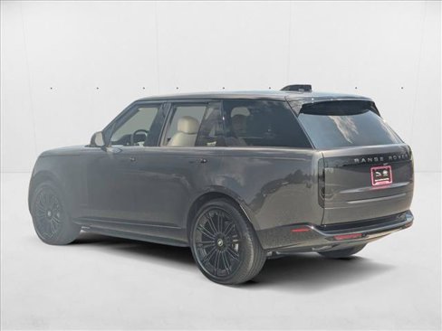 New 2025 Land Rover Range Rover SE image 9