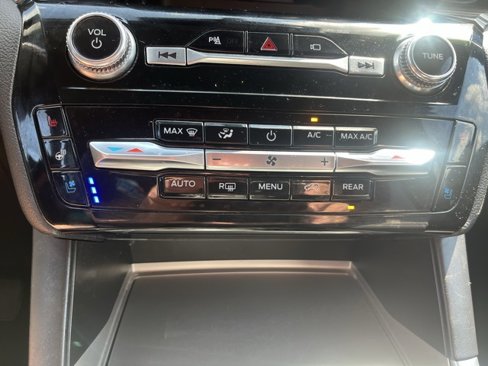 Used 2023 Ford Explorer Limited image 19