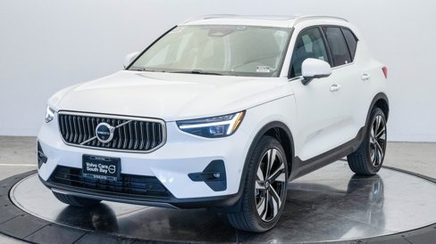 Certified 2025 Volvo XC40 B5 Plus w/ Climate Package image 1